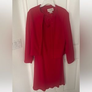 Sleeveless dress & jacket.